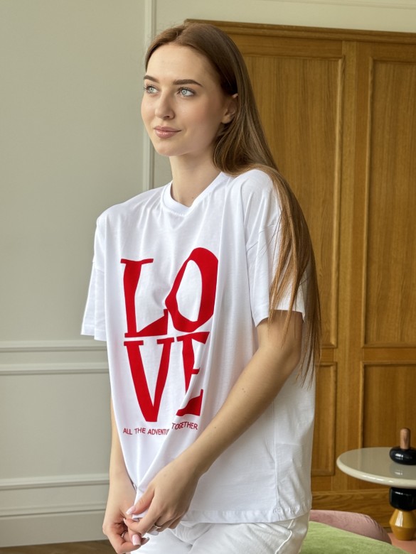 Футболка LOVE біла