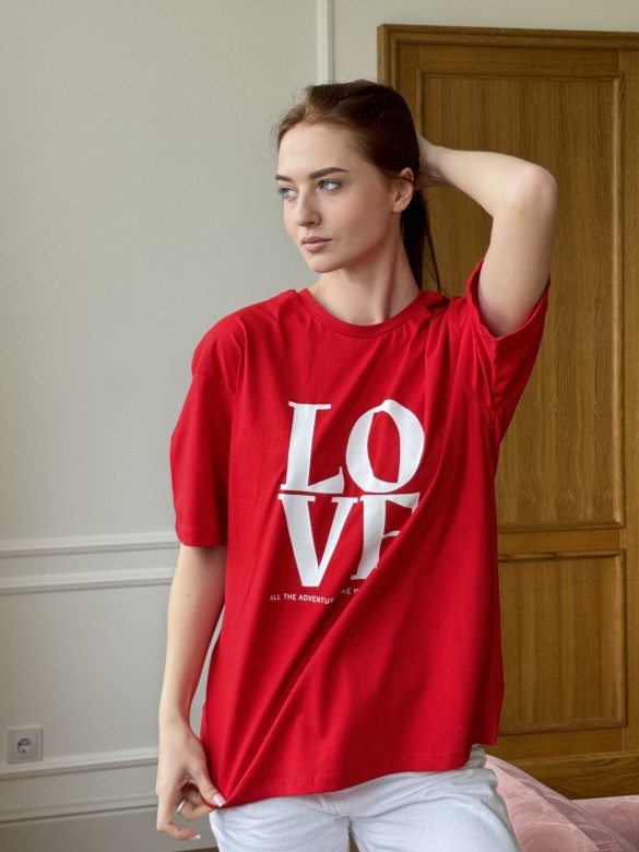Футболка LOVE червона