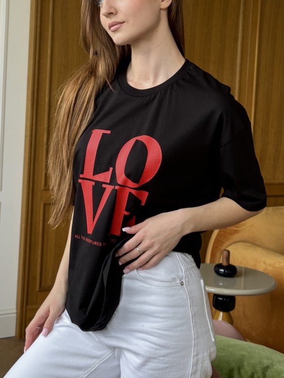 Футболка LOVE чорна