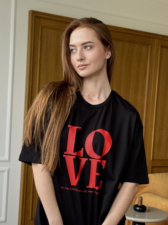Футболка LOVE чорна