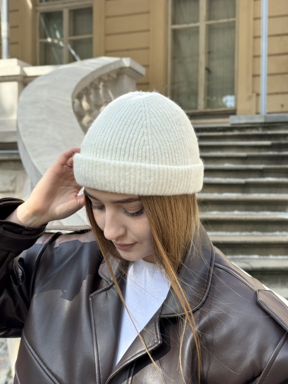 Шапка "Ізабель" молочна