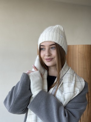 Шапка "Латіна" біла